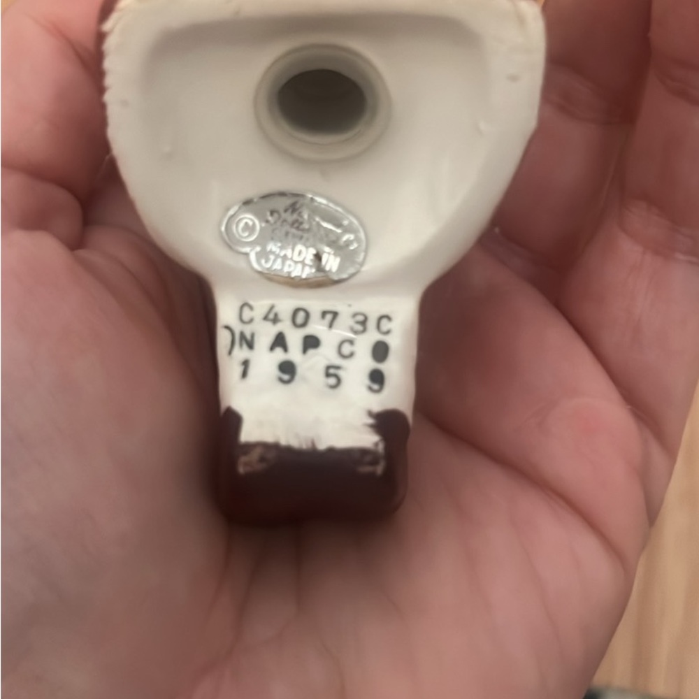 Salt and Pepper Shaker - Picture 2 of 5